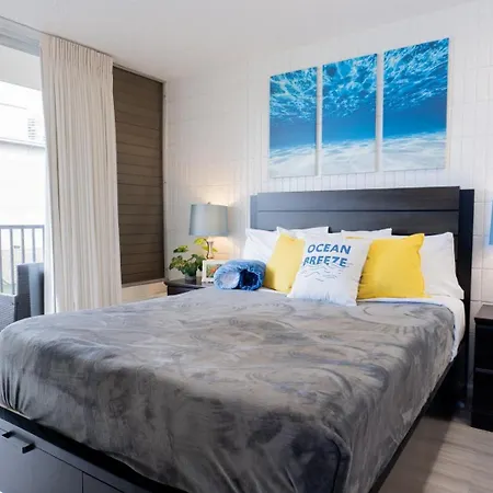 Bright Kalakauan Apartment Condo